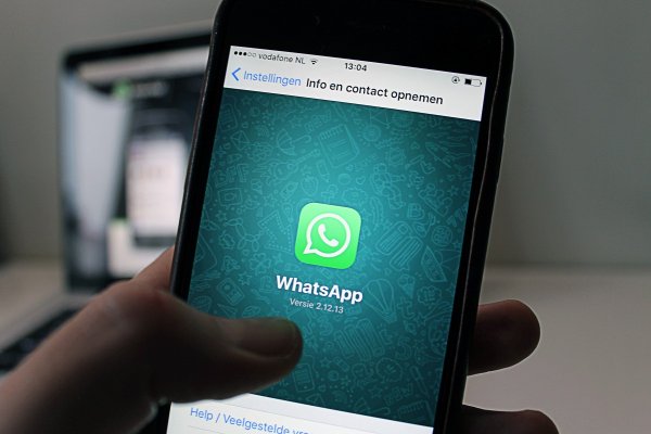 В Магадане двух активистов оштрафовали за оскорбление мэра в WhatsApp