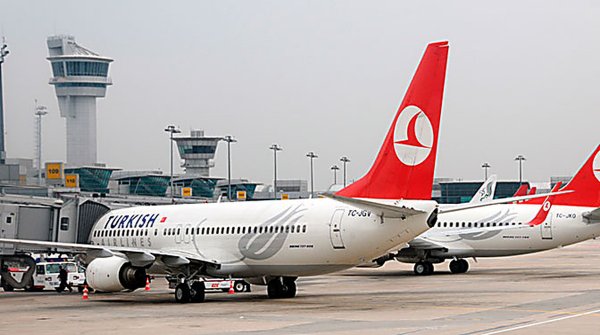 В аэропорту Турции столкнулись два лайнера