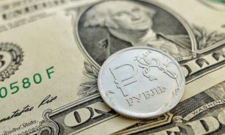 Аналитики назвали причины падения курса рубля