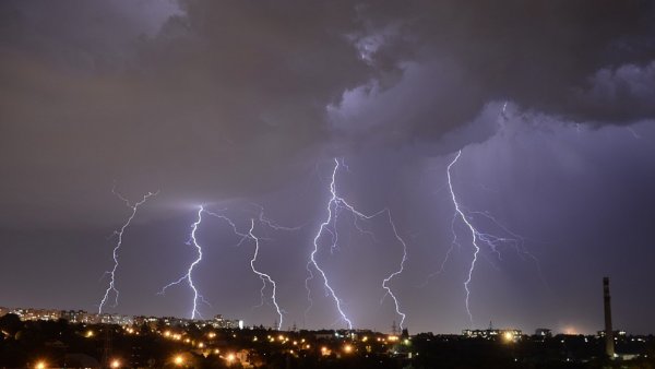 В Тюменской области умер шестилетний мальчик после удара молнии