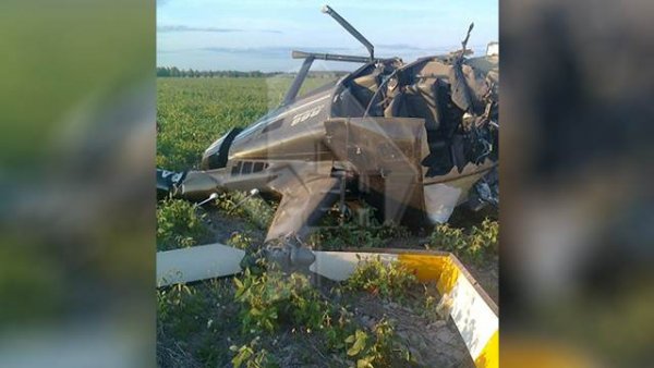В Рязанской области пилот чудом выжил после жесткого падения частного вертолета