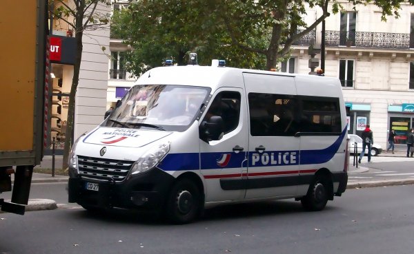 «Отомстил охраннику»: Во Франции пьяный водитель сбил семь человек у ночного клуба