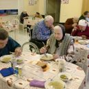В Красноярске пенсионеров накормили фекалиями в пансионате