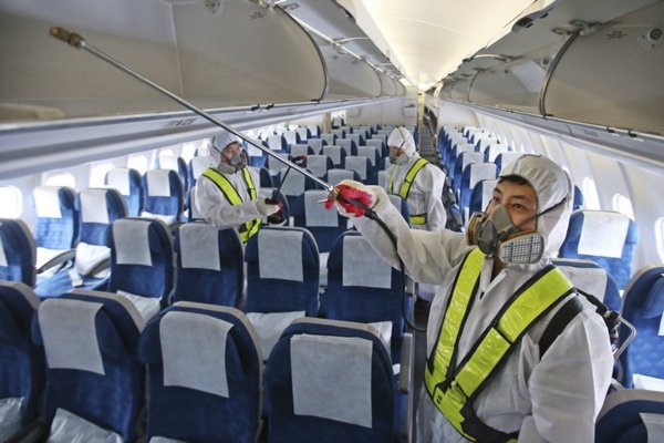 Самолёт Emirates отправили на карантин со 100 больными пассажирами