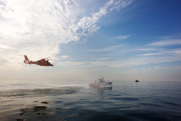 Обломки упавшего военного самолёта Л-39 нашли в Азовском море
