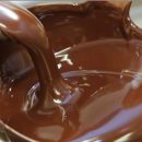 В Германии на одну из улиц вылилась тонна шоколада