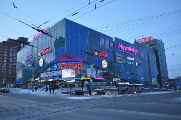 «Только наличными и прямо сейчас!»: Жителя Екатеринбурга заставили оплатить парковку после эвакуации торгового центра