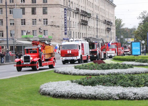 В Петербурге потушили пожар в дореволюционном доме в центре города